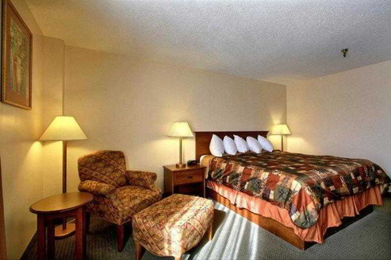 מאונט פלזנט Days Inn & Suites By Wyndham Mt Pleasant חדר תמונה