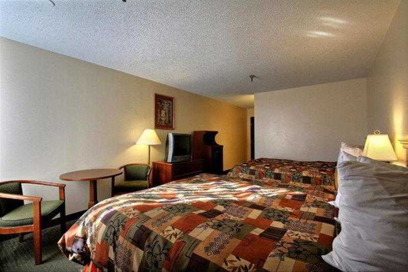 מאונט פלזנט Days Inn & Suites By Wyndham Mt Pleasant חדר תמונה